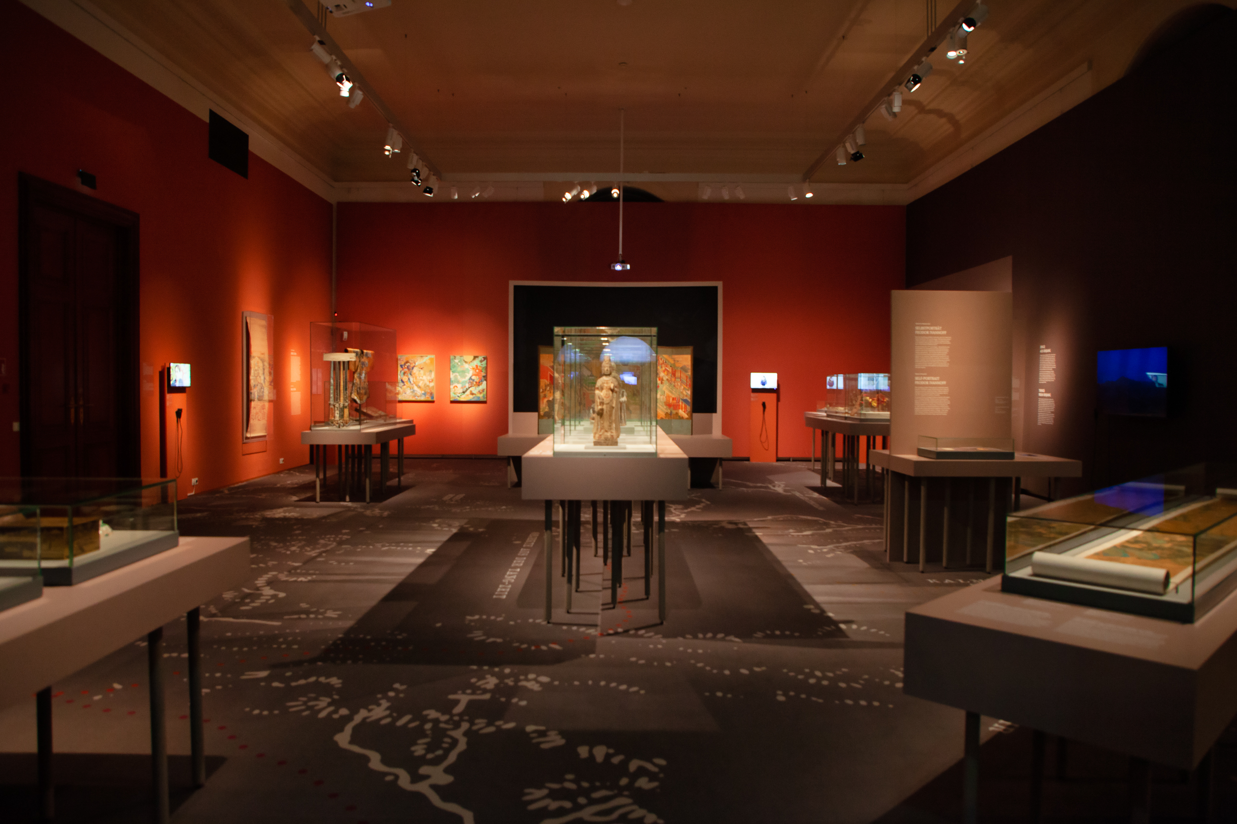 Weltmuseum, Staub & Seide, Ausstellungsansicht 3