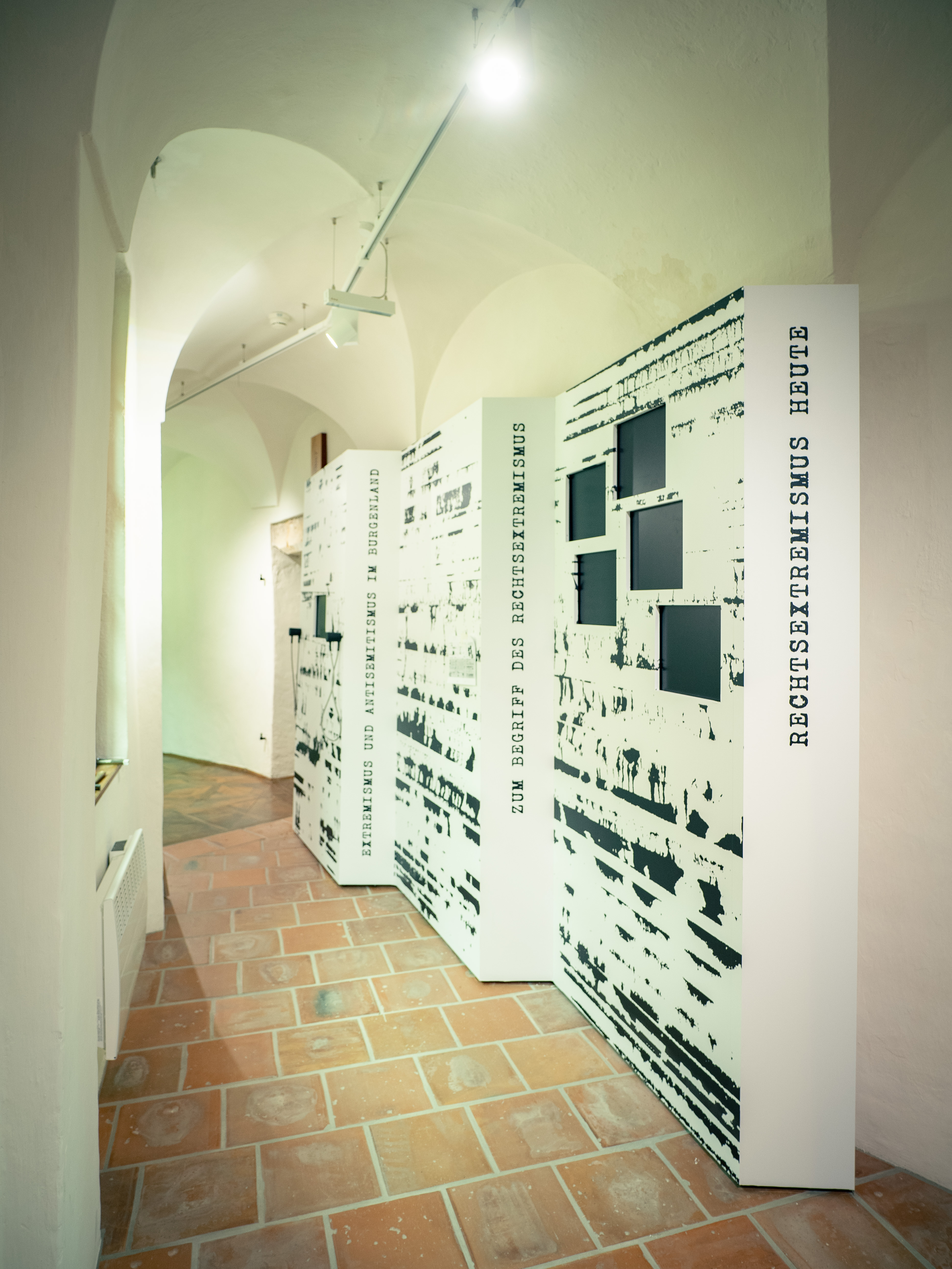 Friedensburg Schlainining, Rechtsextremismus